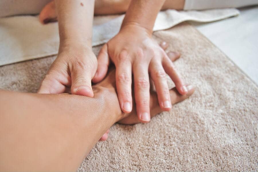 Refleksologia – masaż, który relaksuje i przynosi ulgę
