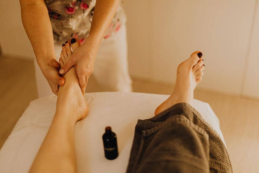 Refleksologia – masaż, który relaksuje i przynosi ulgę